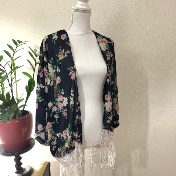 Rachael & Chloe Accessories - Floral fringe kimono